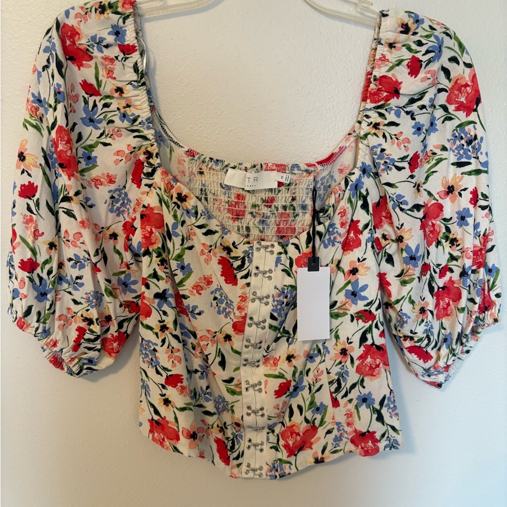 ASTR Floral Puff Sleeve Top. NWT